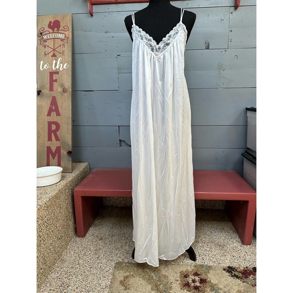 2 Vintage nightgown sets - Picture 10 of 16